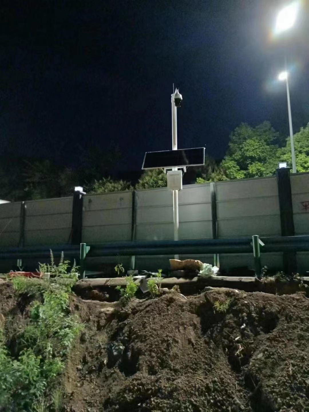 北京監(jiān)控安裝,北京安裝監(jiān)控,監(jiān)控安裝,太陽能監(jiān)控安裝,200w120ah太陽能供電系統(tǒng)